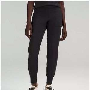 Black Lulu Align Jogger size 6